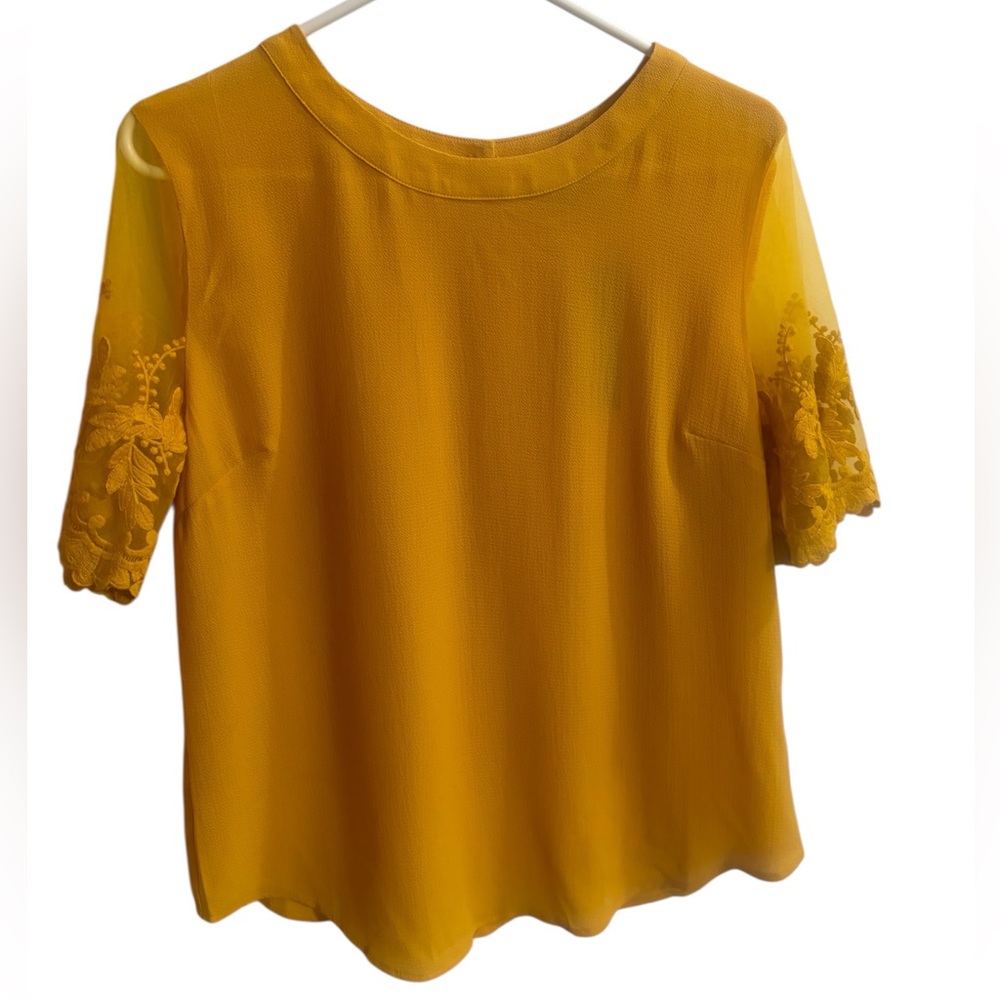 NWT Lulu's Lisa Marie Lace Embroidered Sleeve Blouse - Picture 2 of 5